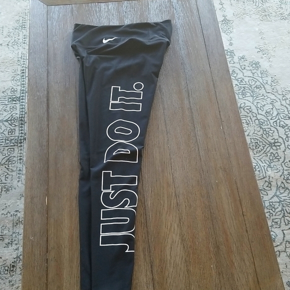 Nike Dri-Fit leggings - Picture 2 of 4